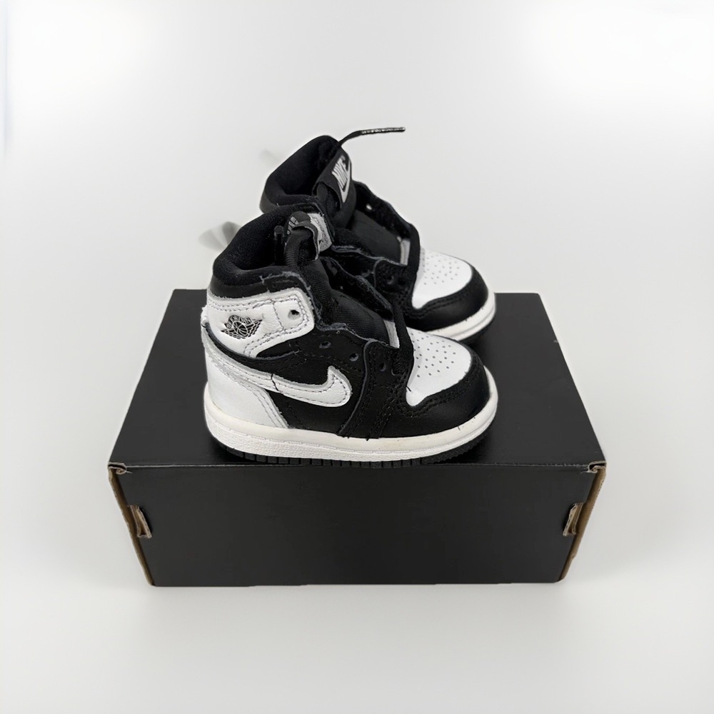 NIKE AIR JORDAN 1 RETRO HIGH OG (TD) BLACK/WHITE NEW WITH BOX SIZE 2C baby kids
